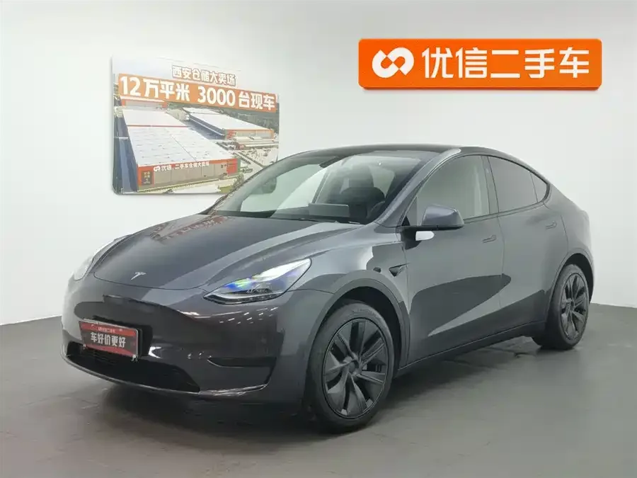 Tesla Model Y 2025