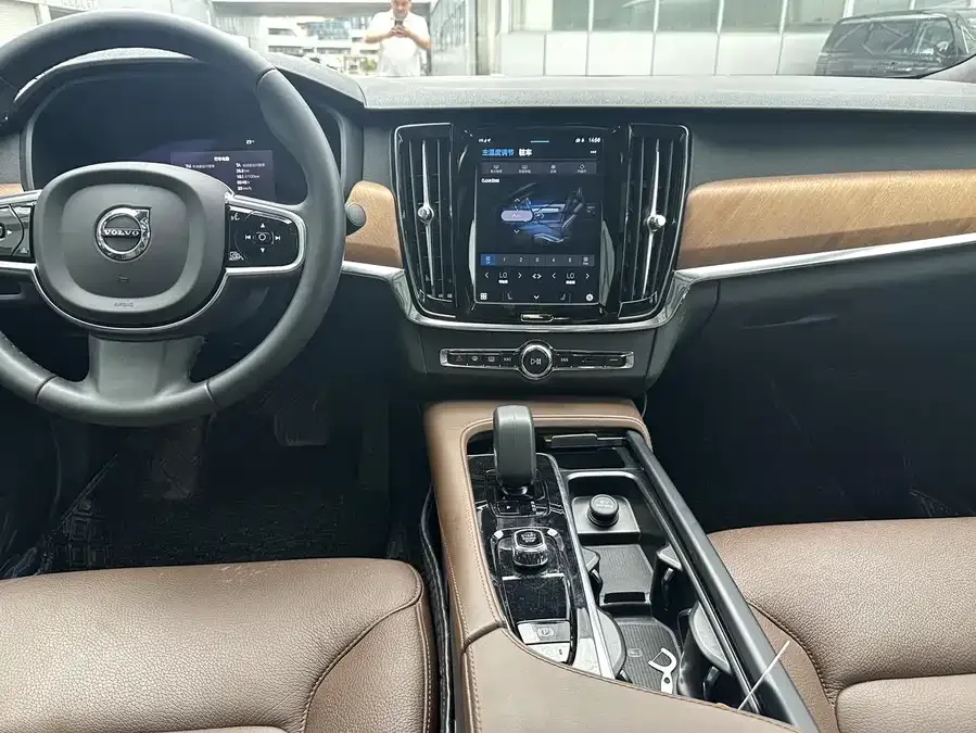 Volvo S90 2024 B5 Luxury Edition 2024 — миниатюра 2