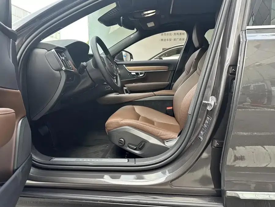 Volvo S90 2024 B5 Luxury Edition 2024 — миниатюра 3