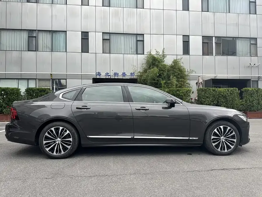 Volvo S90 2024 B5 Luxury Edition 2024 — миниатюра 4