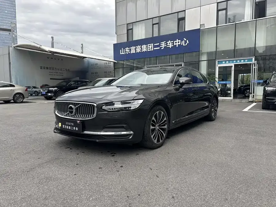 Volvo S90 2024 B5 Luxury Edition 2024 — фото 1, купить с доставкой в Москву