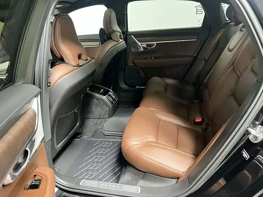 Volvo S90 2024 B5 Smart Luxury Edition 2024 — миниатюра 2