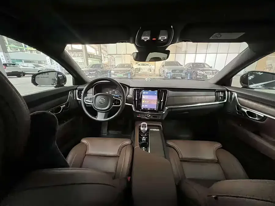 Volvo S90 2024 B5 Smart Luxury Edition 2024 — миниатюра 4