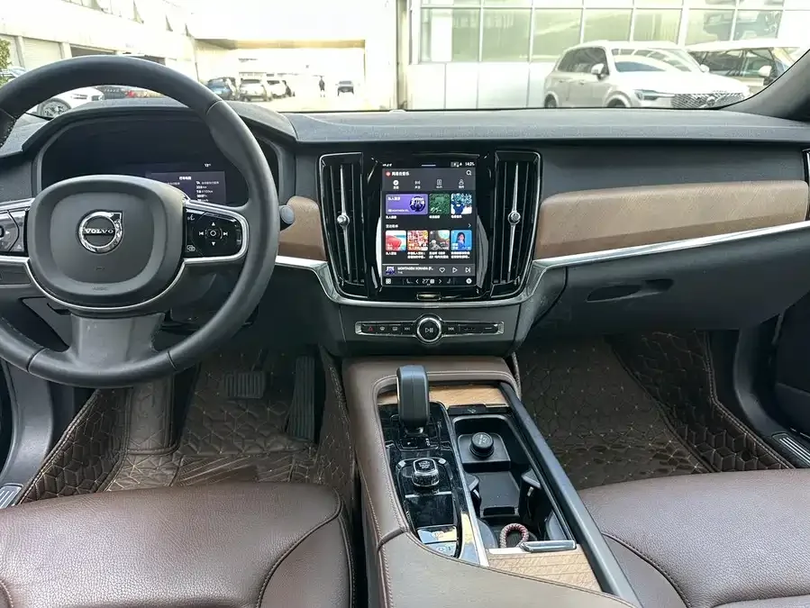 Volvo S90 2024 B5 Luxury Edition 2024 — миниатюра 2