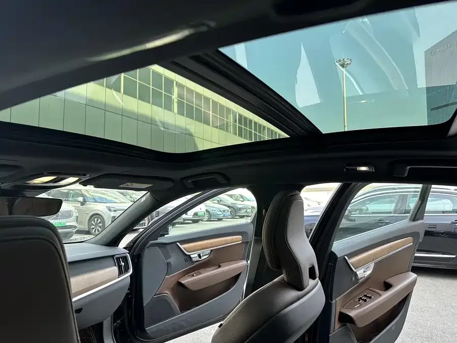 Volvo S90 2024 B5 Luxury Edition 2024 — миниатюра 3