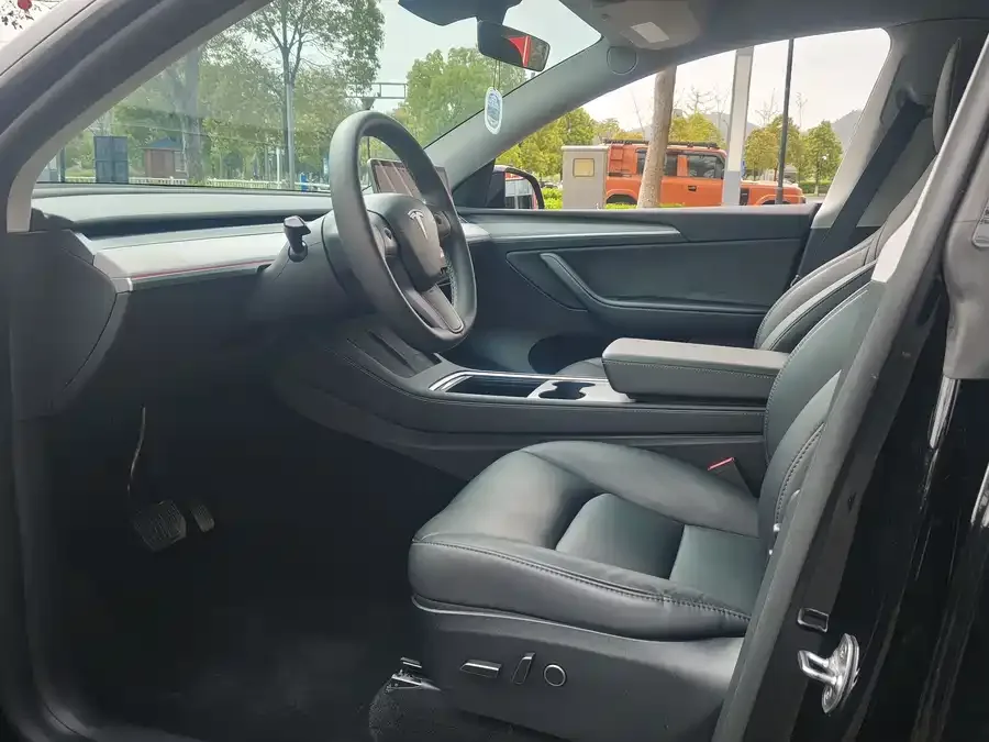 Tesla Model Y Model Y 2023 rear-wheel drive version 2023 — миниатюра 4