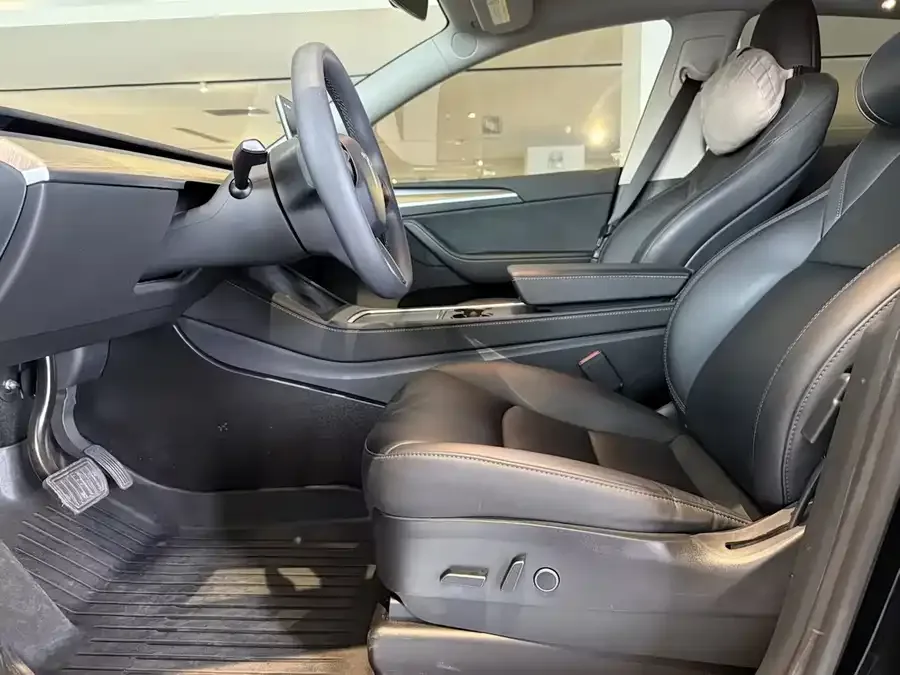 Tesla Model Y Model Y 2022 facelift rear-wheel drive version 2023 — миниатюра 2