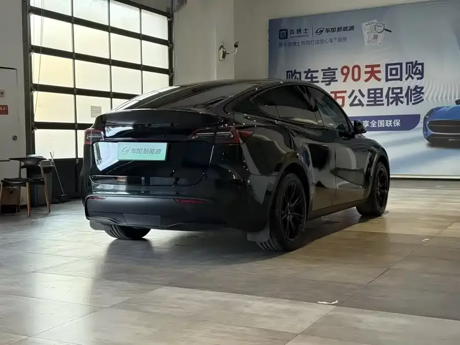 Tesla Model Y Model Y 2022 facelift rear-wheel drive version 2023 — миниатюра 3