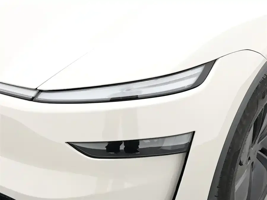Tesla Model Y Model Y 2025 Long Range All-Wheel Drive First Edition 2025 — миниатюра 5