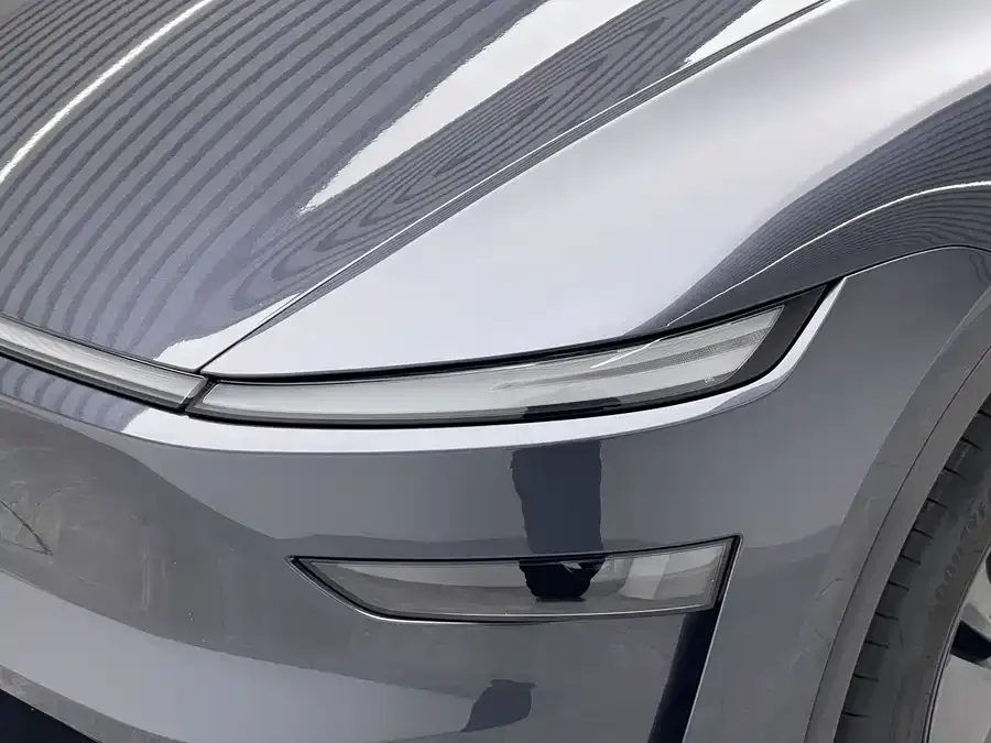 Tesla Model Y Model Y 2025 rear-wheel drive first edition 2025 — миниатюра 5