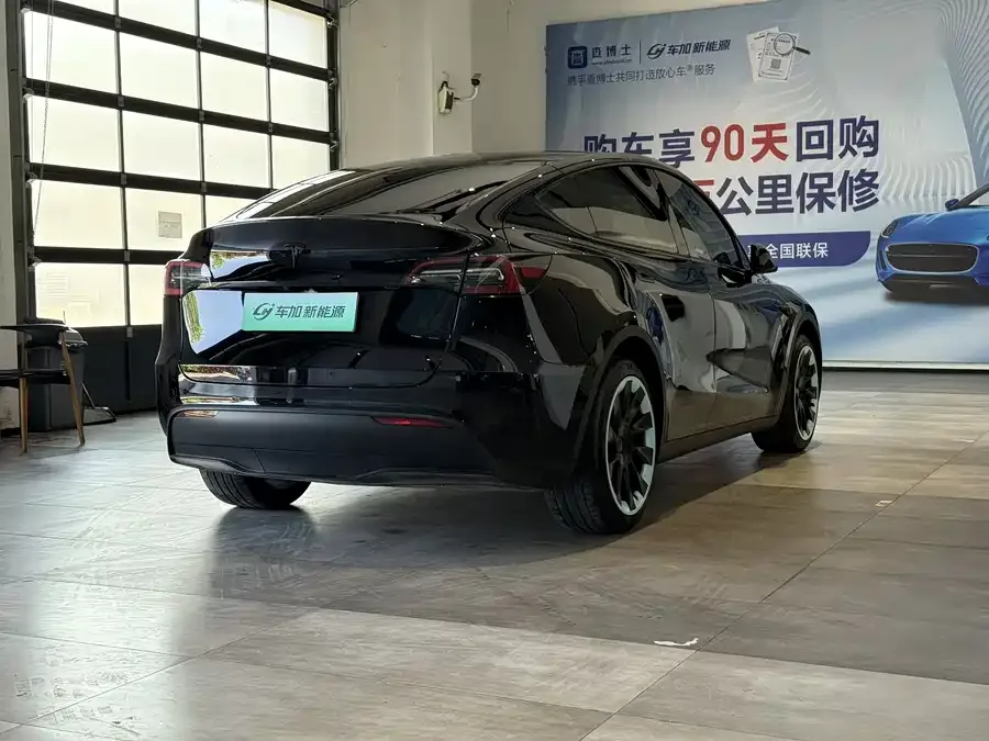 Tesla Model Y Model Y 2022 facelift long-range all-wheel drive version 2023 — миниатюра 3