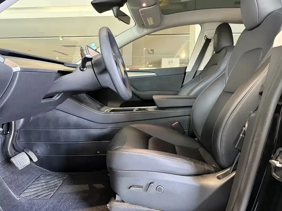 Tesla Model Y Model Y 2022 facelift long-range all-wheel drive version 2023 — миниатюра 4
