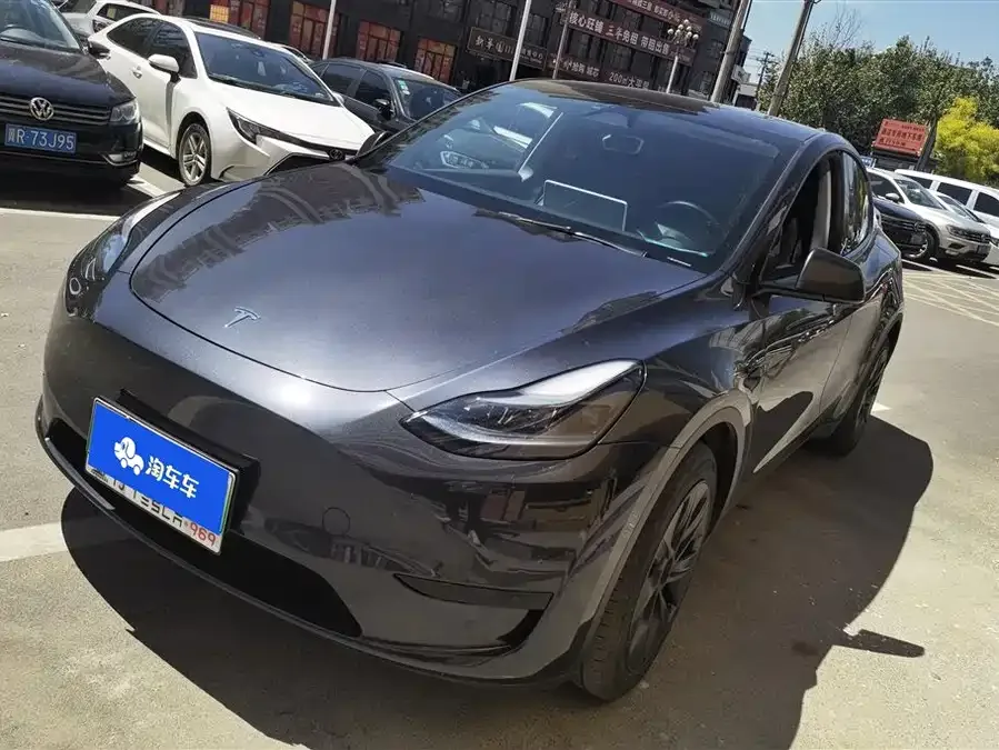 Tesla Model Y 2024