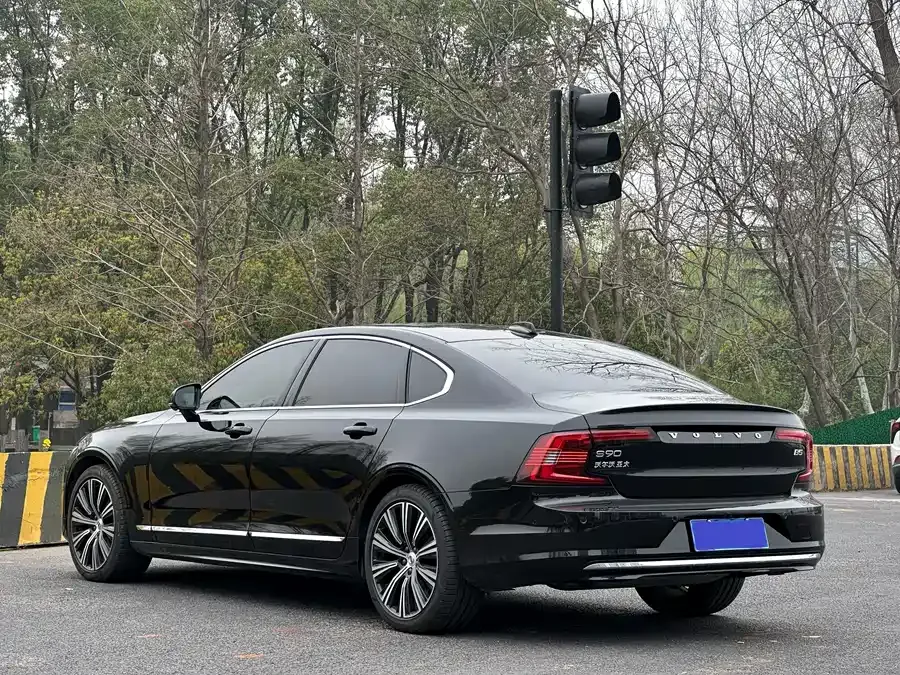 Volvo S90 2025 B5 Smart Luxury Edition 2024 — миниатюра 2