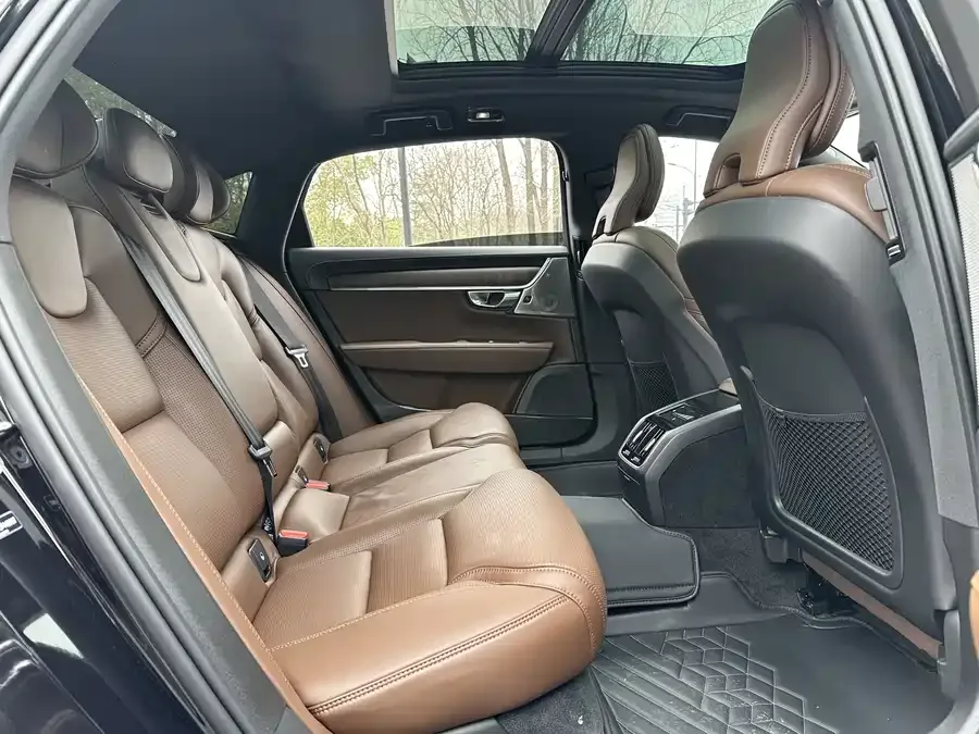 Volvo S90 2025 B5 Smart Luxury Edition 2024 — миниатюра 4