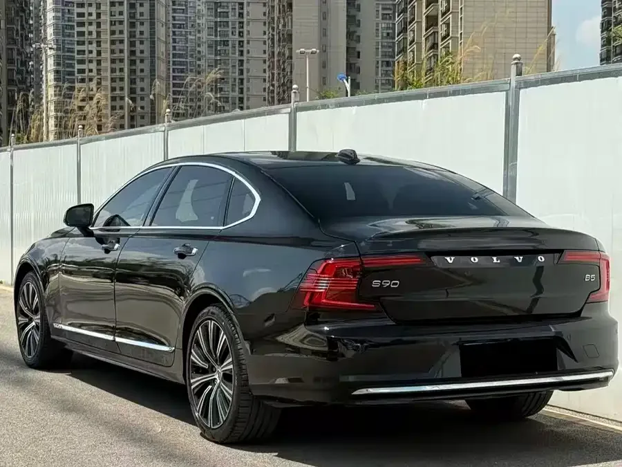 Volvo S90 2023 B5 Zhiyuan Luxury Edition 2023 — миниатюра 3