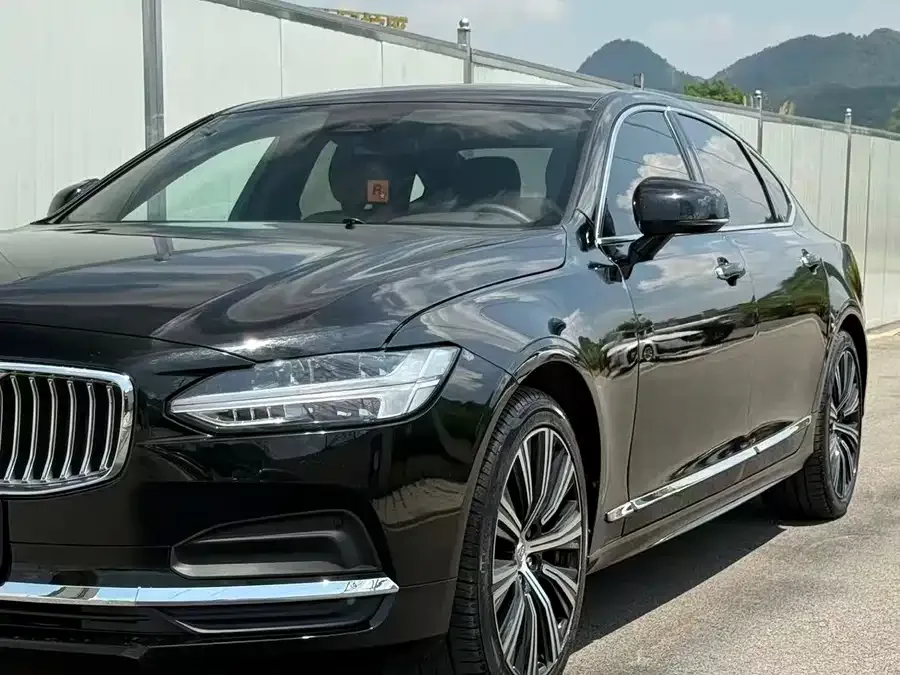 Volvo S90 2023 B5 Zhiyuan Luxury Edition 2023 — миниатюра 4