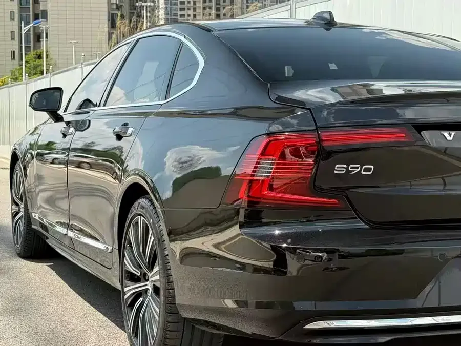 Volvo S90 2023 B5 Zhiyuan Luxury Edition 2023 — миниатюра 5