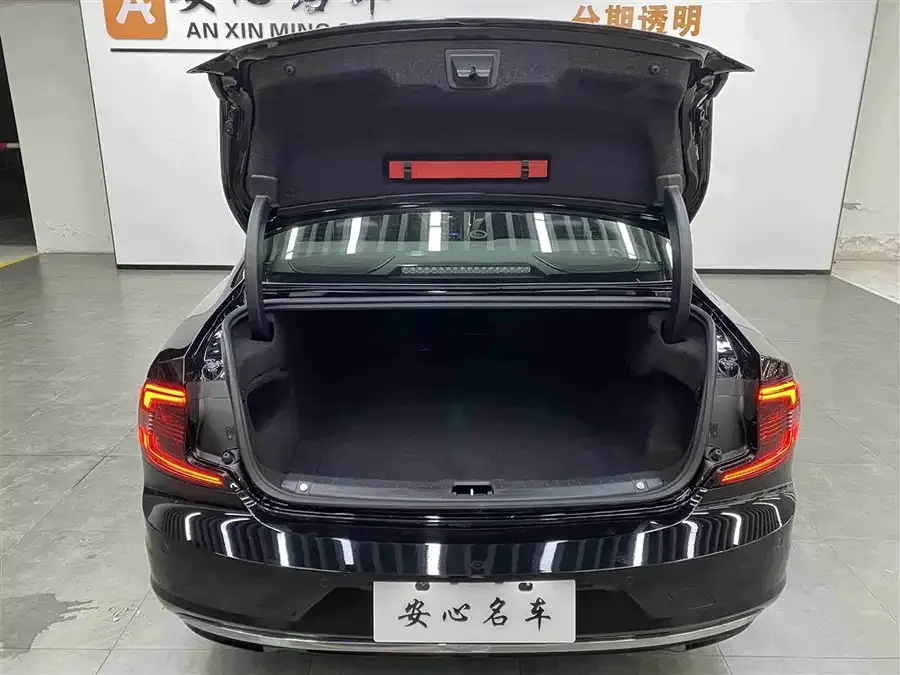 Volvo S90 2025 B5 Zhiyi Luxury Edition 2025 — миниатюра 2