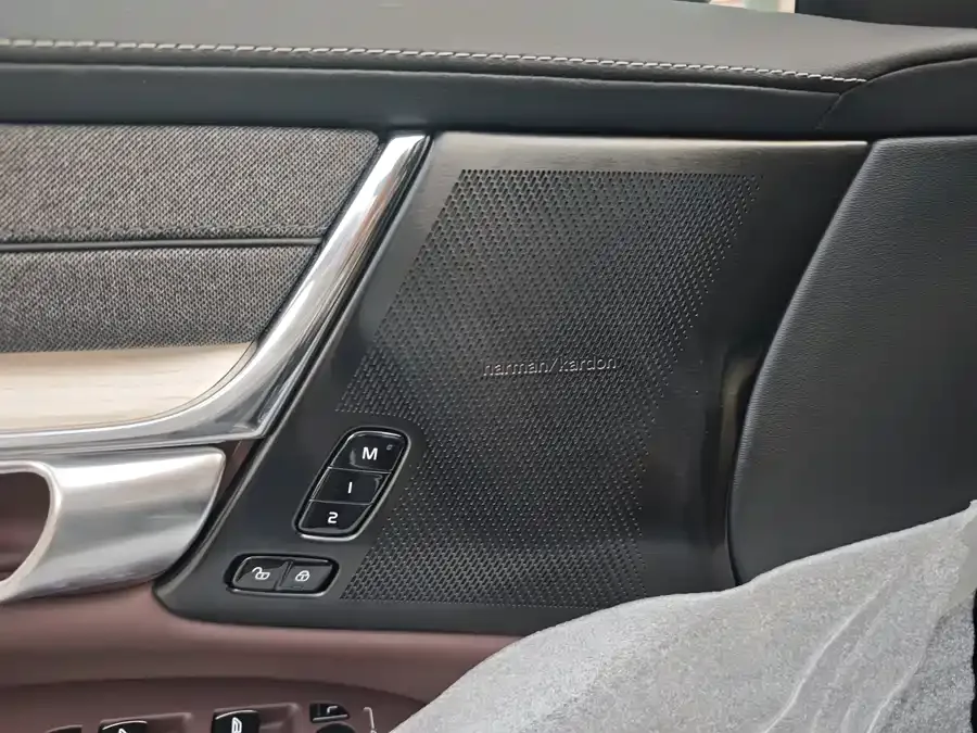 Volvo S90 2026 B5 Zhiyuan Luxury Edition 2025 — миниатюра 2