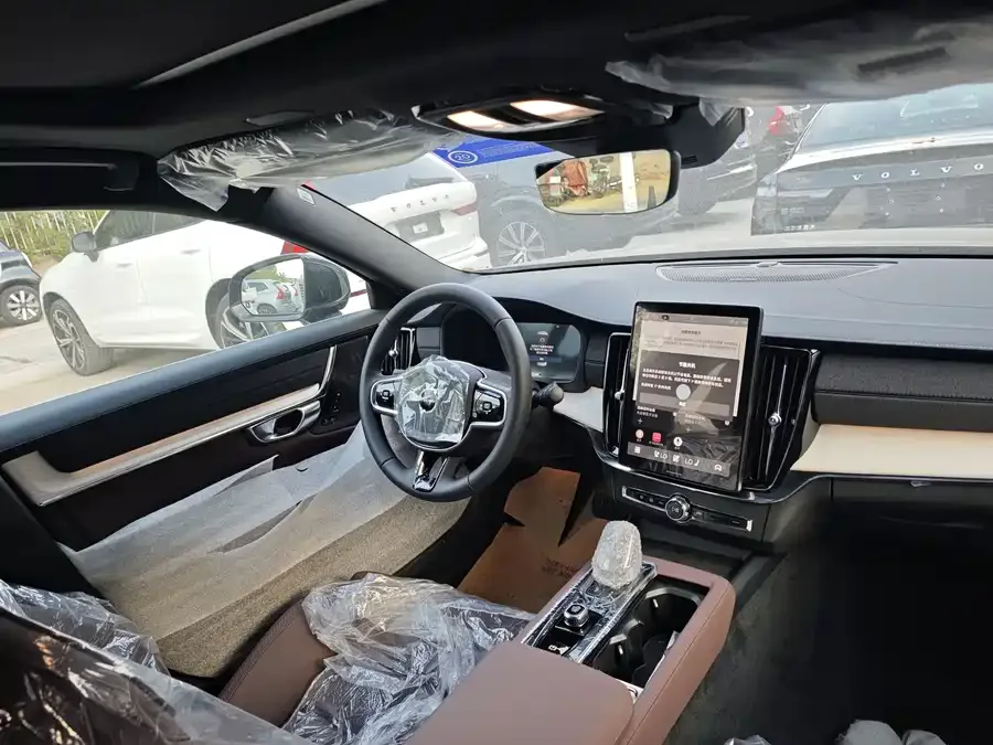 Volvo S90 2026 B5 Zhiyuan Luxury Edition 2025 — миниатюра 5