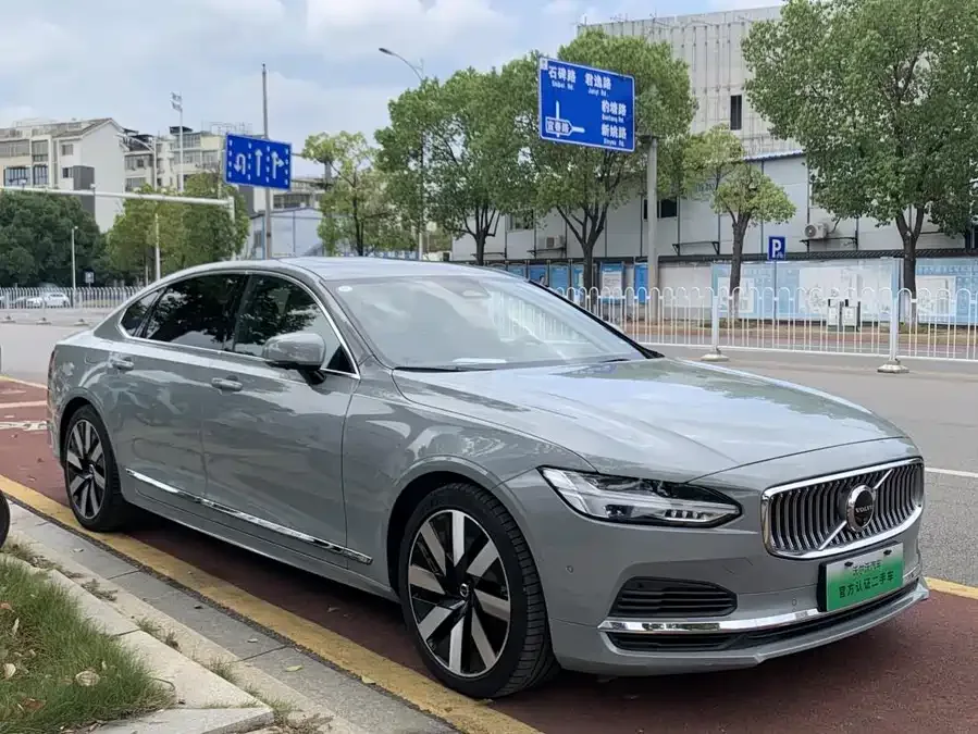 Volvo S90 plug-in hybrid Volvo S90 Plug-in Hybrid 2024 Plug-in Hybrid Four-wheel Drive Long-range Zhiya Luxury Edition 2023 — миниатюра 2