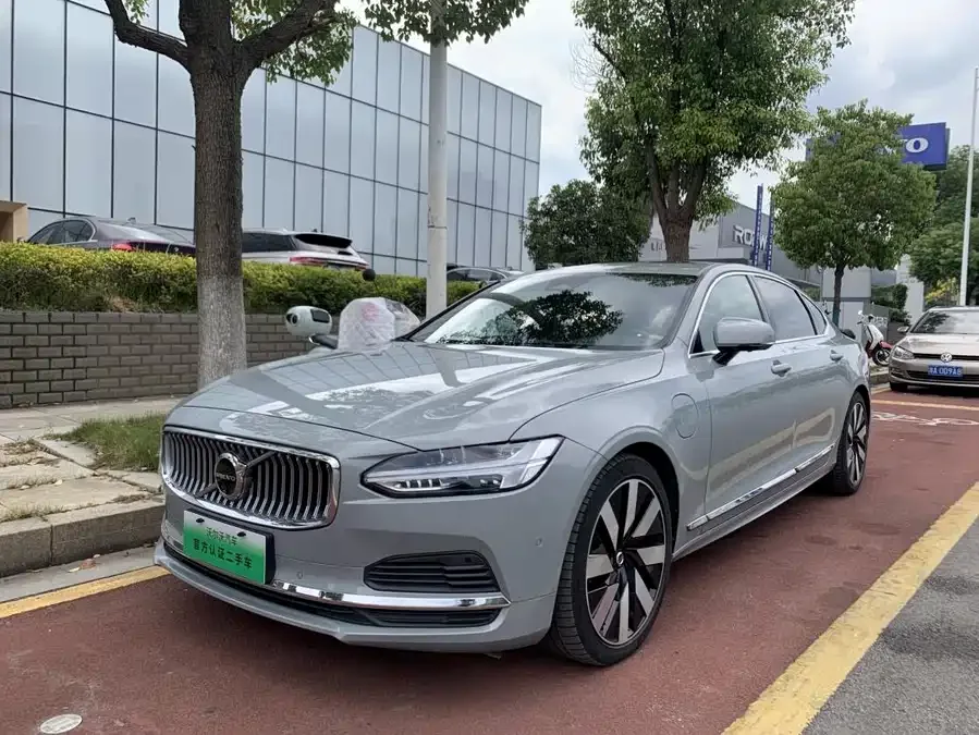 Volvo S90 plug-in hybrid 2023
