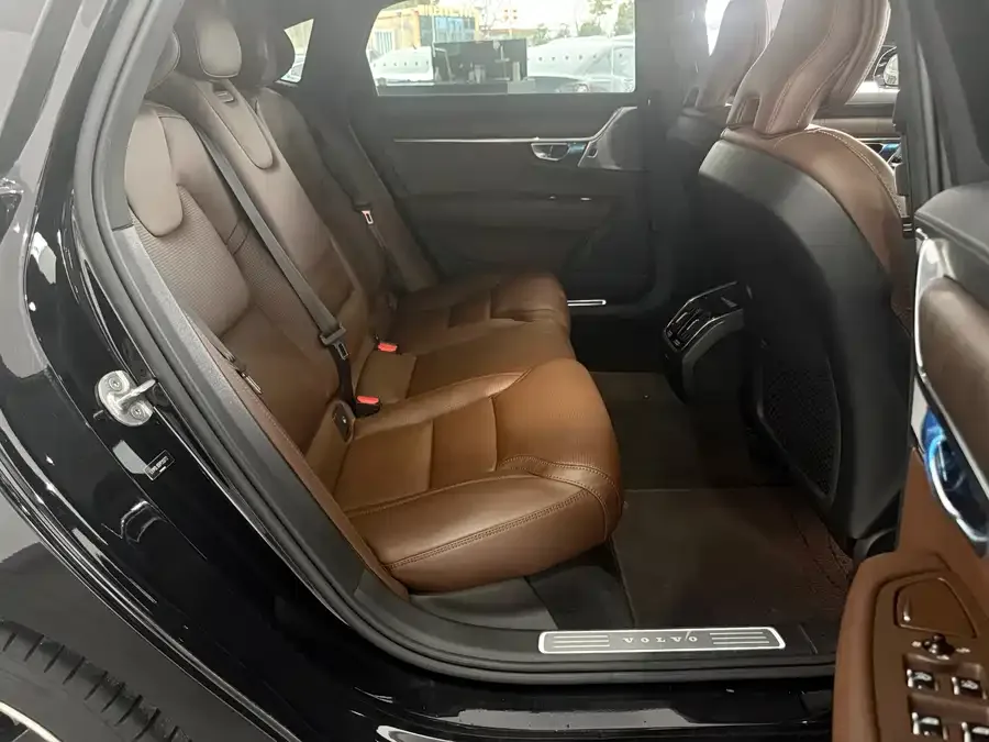 Volvo S90 2023 B5 Smart Luxury Edition 2022 — миниатюра 5