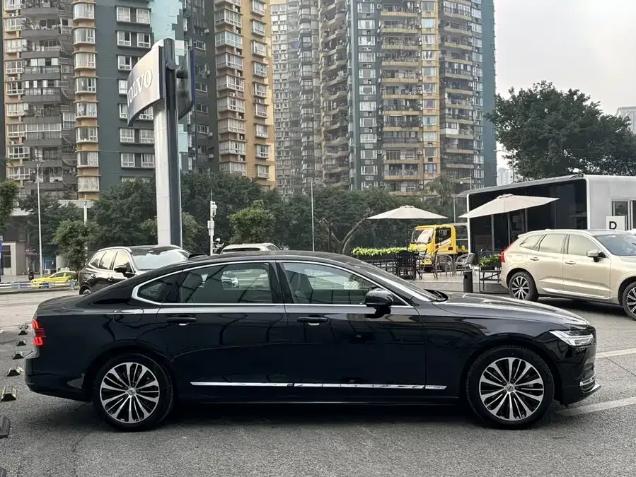 Volvo S90 2025 B5 Zhiyi Luxury Edition 2024 — миниатюра 2