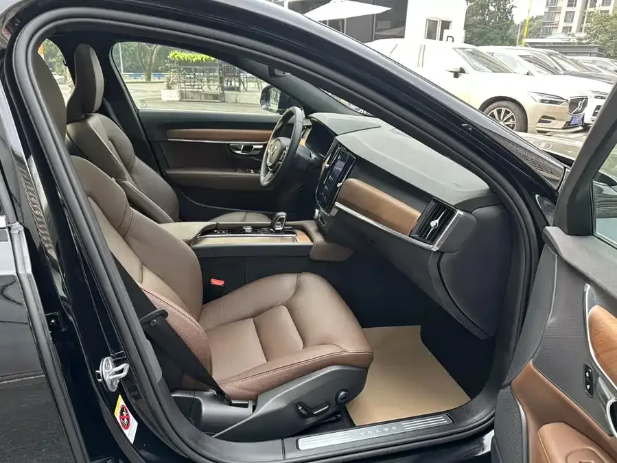 Volvo S90 2025 B5 Zhiyi Luxury Edition 2024 — миниатюра 5