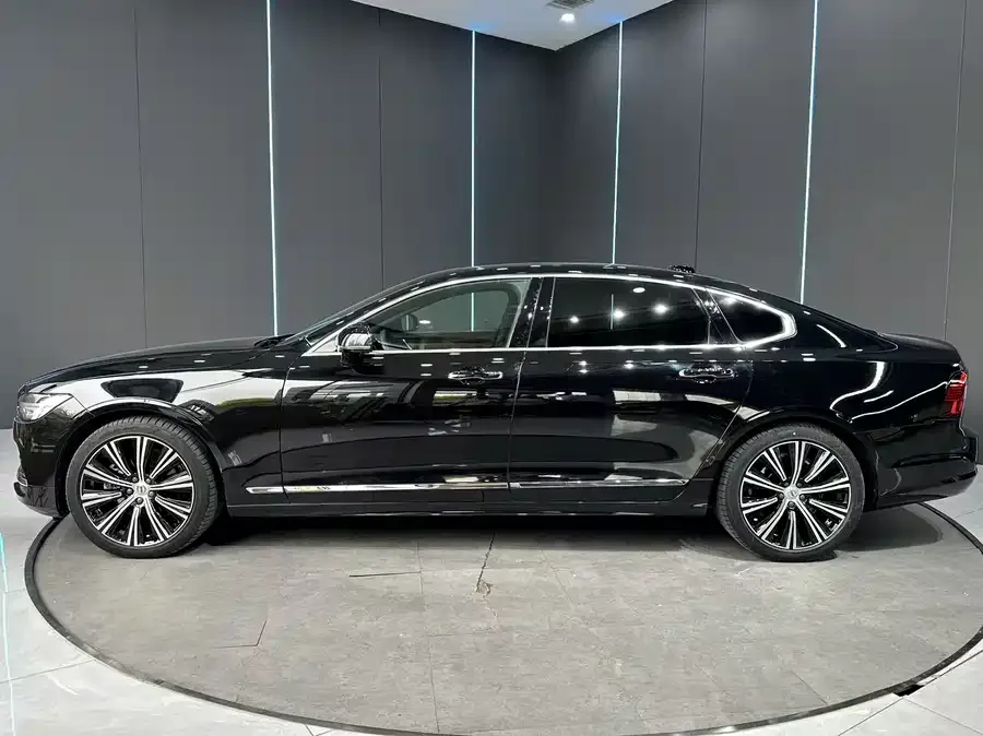 Volvo S90 2023 B5 Zhiyuan Luxury Edition 2023 — миниатюра 2