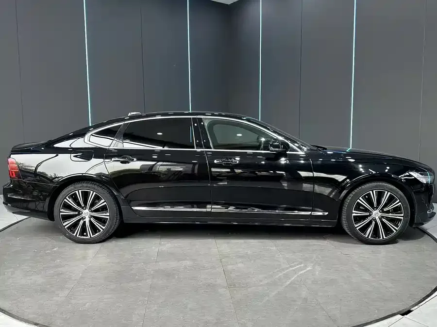 Volvo S90 2023 B5 Zhiyuan Luxury Edition 2023 — миниатюра 4