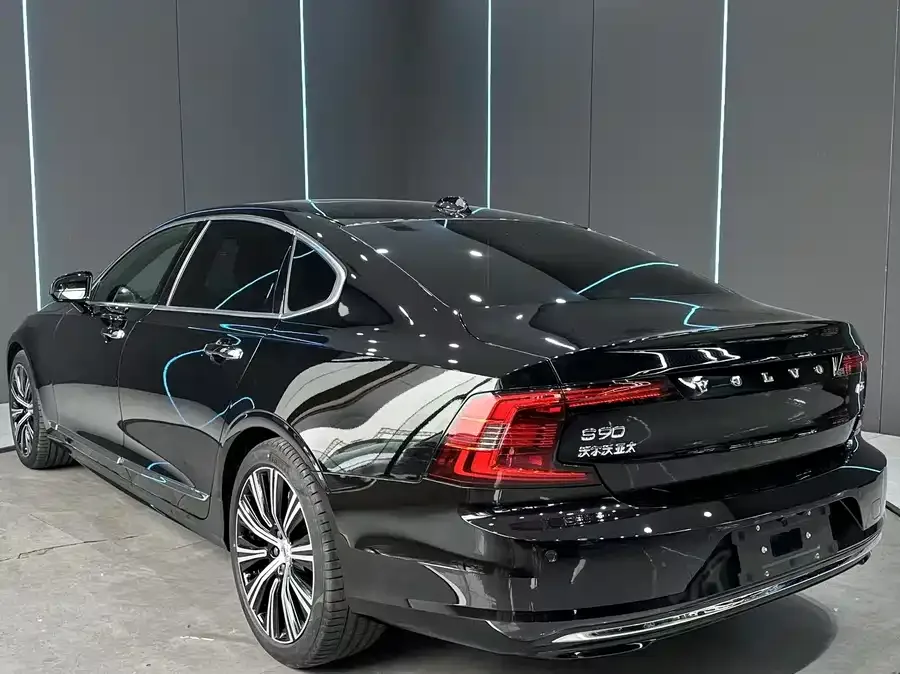 Volvo S90 2023 B5 Zhiyuan Luxury Edition 2023 — миниатюра 5