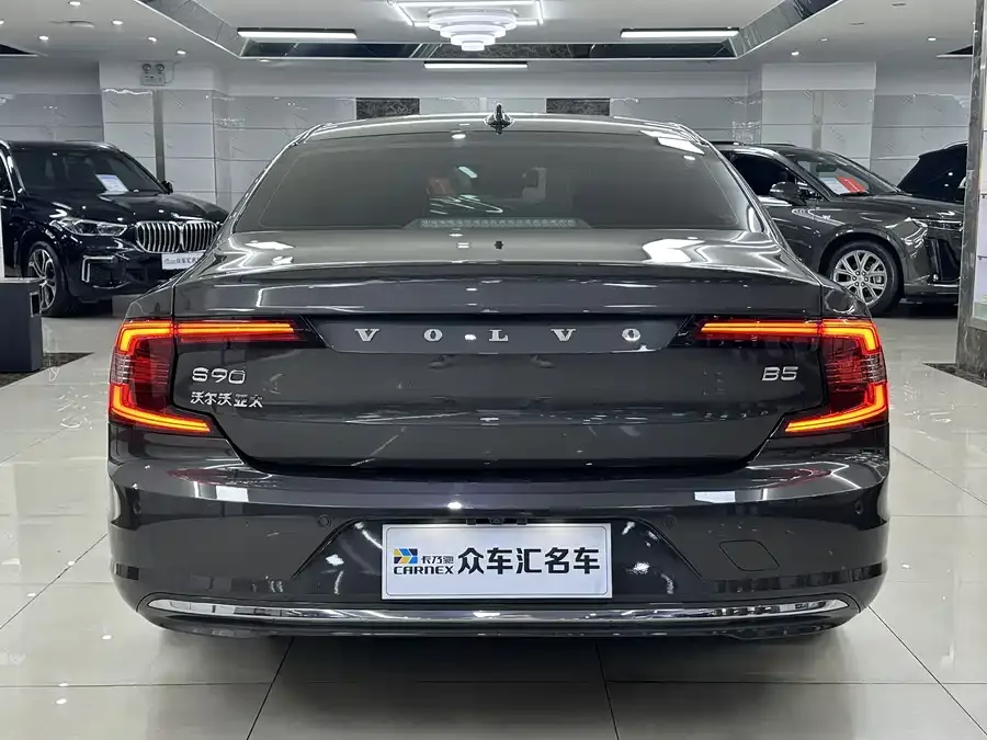 Volvo S90 2023 B5 Zhiyi Luxury Edition 2023 — миниатюра 2