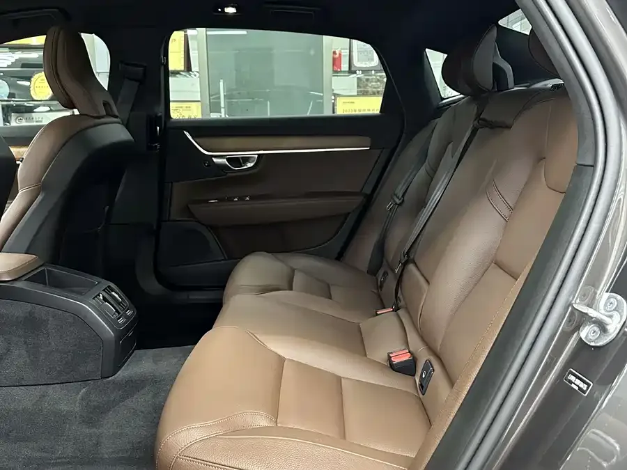Volvo S90 2023 B5 Zhiyi Luxury Edition 2023 — миниатюра 3