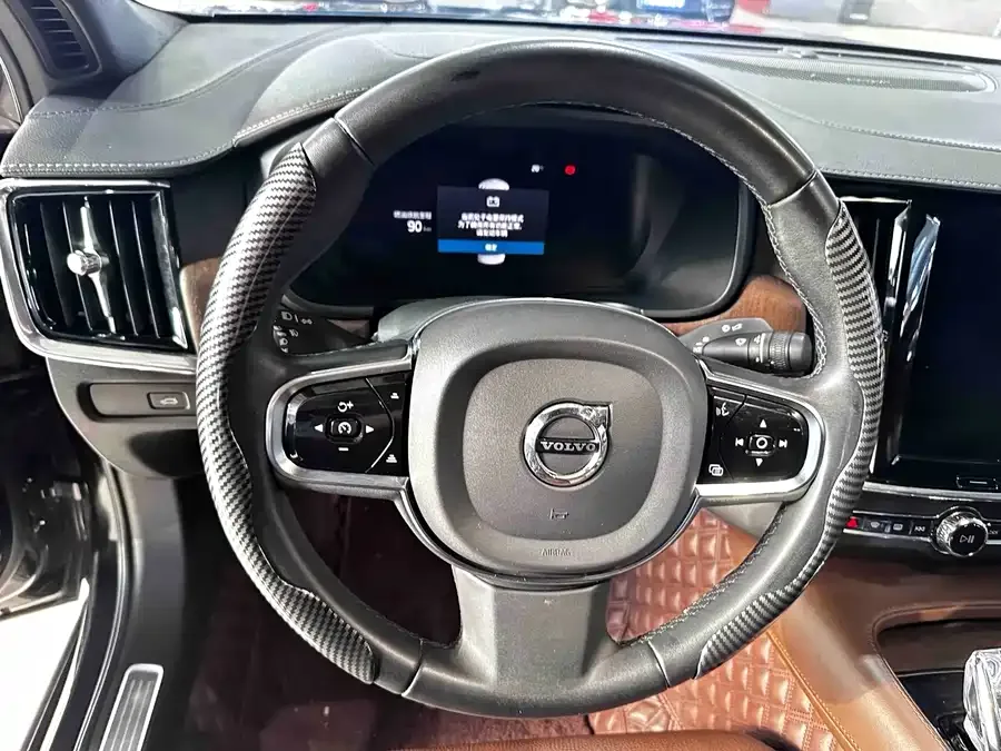 Volvo S90 2023 B5 Zhiyuan Luxury Edition 2022 — миниатюра 2