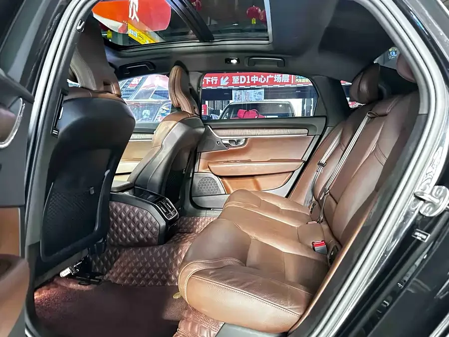 Volvo S90 2023 B5 Zhiyuan Luxury Edition 2022 — миниатюра 3