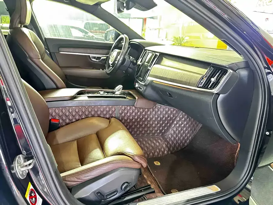 Volvo S90 2023 B5 Zhiyuan Luxury Edition 2022 — миниатюра 5