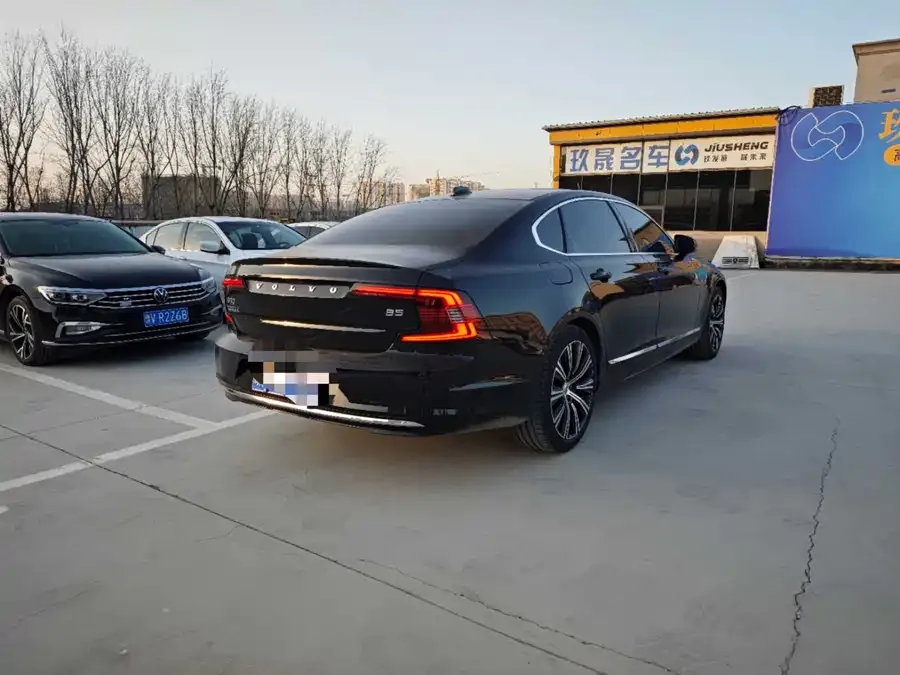 Volvo S90 2023 B5 Zhiyuan Luxury Edition 2023 — миниатюра 3