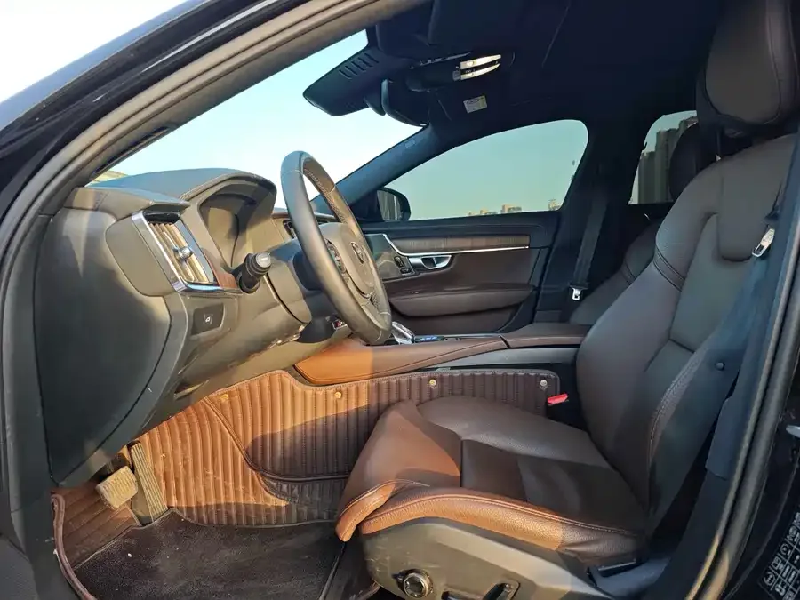 Volvo S90 2023 B5 Zhiyuan Luxury Edition 2023 — миниатюра 4