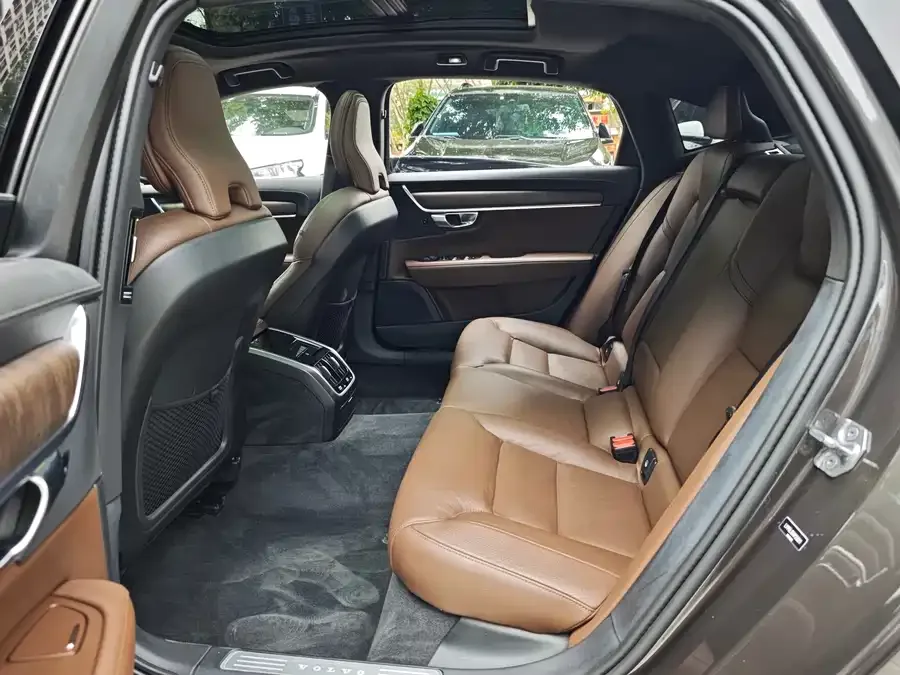 Volvo S90 2022 B5 Zhiyuan Luxury Edition 2022 — миниатюра 5