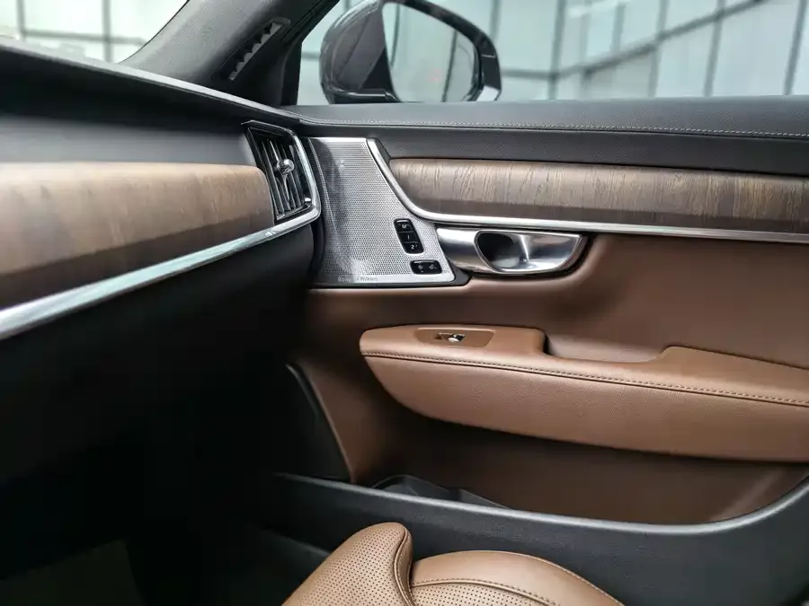 Volvo S90 2023 B5 Smart Luxury Edition 2023 — миниатюра 4
