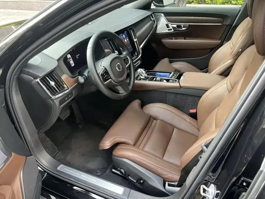 Volvo S90 plug-in hybrid Volvo S90 Plug-in Hybrid 2025 Plug-in Hybrid Four-wheel Drive Long-range Smart Luxury Edition 2024 — миниатюра 4