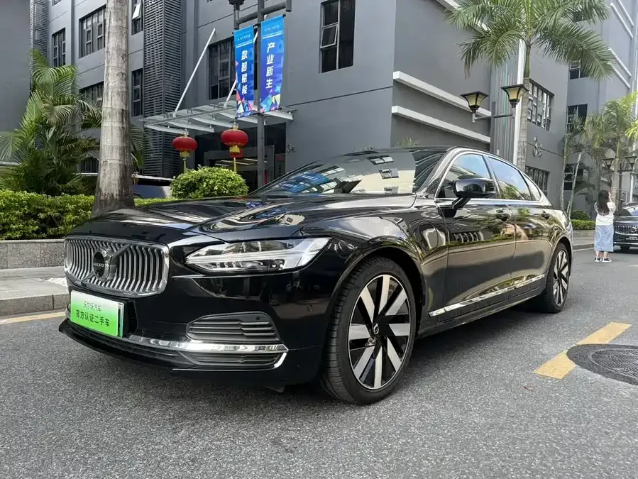 Volvo S90 plug-in hybrid 2024
