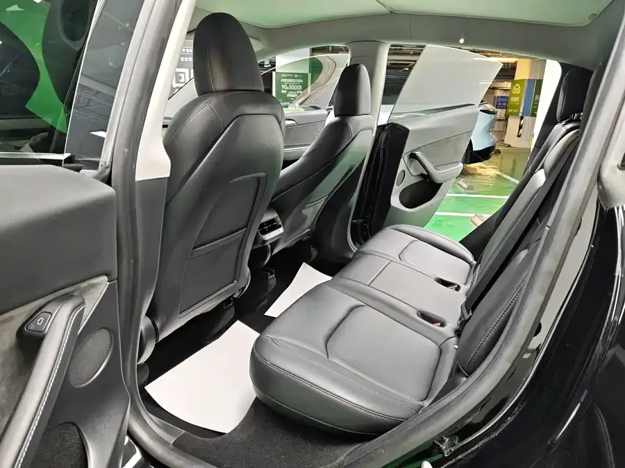 Tesla Model Y Model Y 2022 facelift rear-wheel drive version 2022 — миниатюра 4