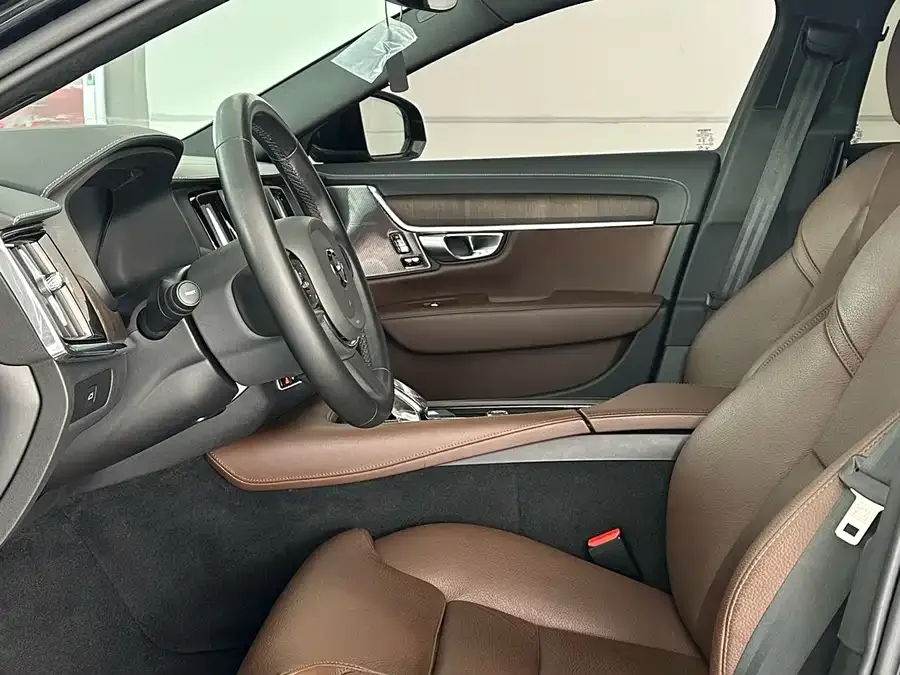 Volvo S90 2023 B5 Zhiyuan Luxury Edition 2023 — миниатюра 2