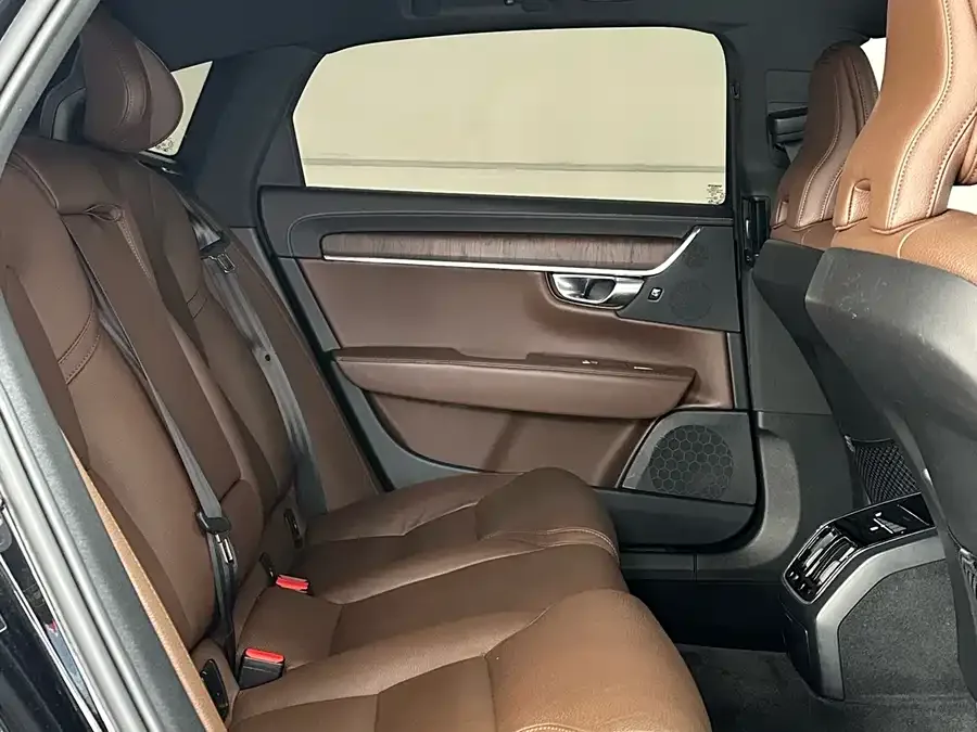 Volvo S90 2023 B5 Zhiyuan Luxury Edition 2023 — миниатюра 3