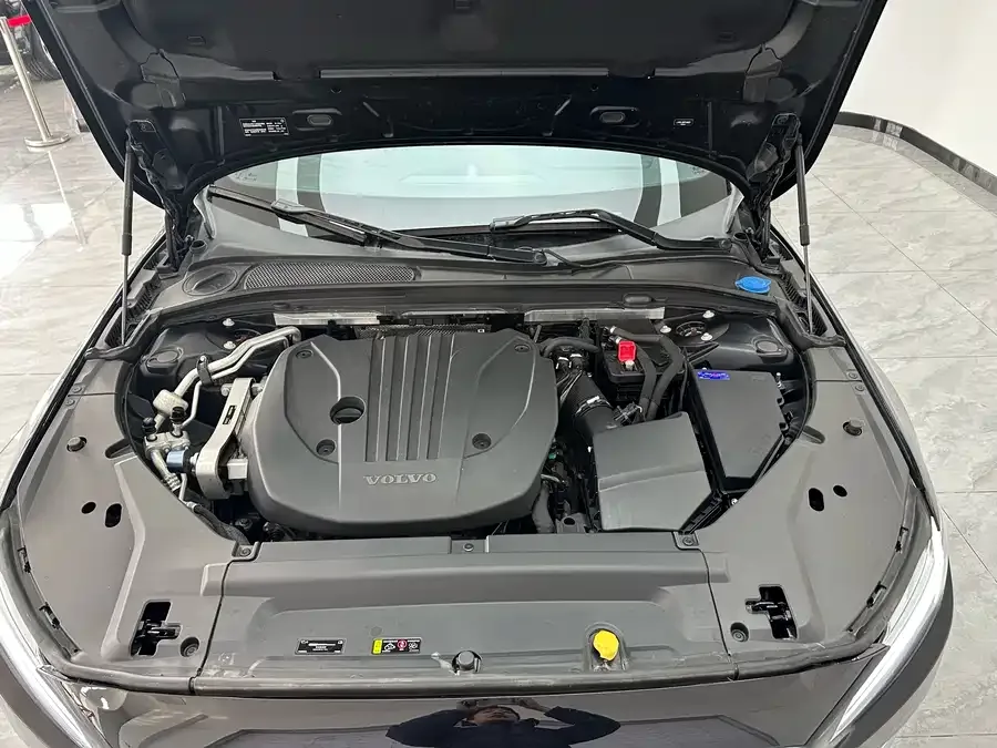 Volvo S90 2023 B5 Zhiyuan Luxury Edition 2023 — миниатюра 4