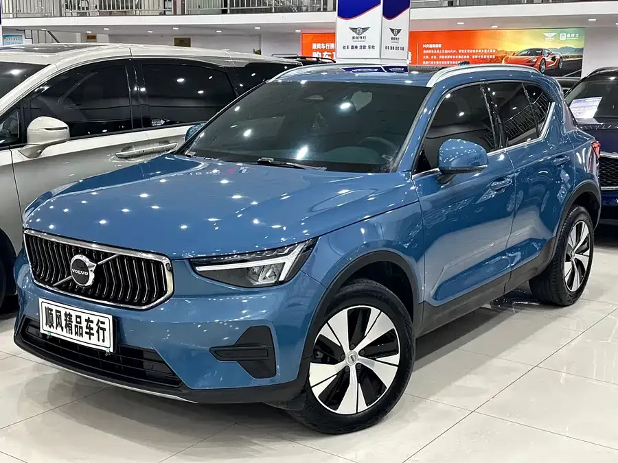 Volvo XC40 2023 B3 Zhiyuan Luxury Edition 2022 — фото 1, купить с доставкой в Москву
