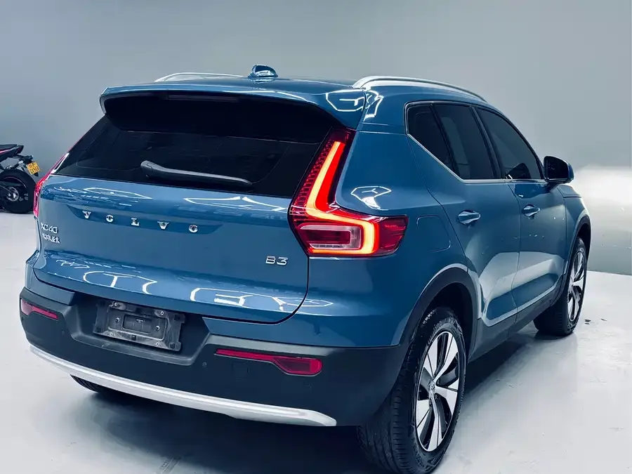 Volvo XC40 2023 B3 Zhiyuan Luxury Edition 2023 — миниатюра 2
